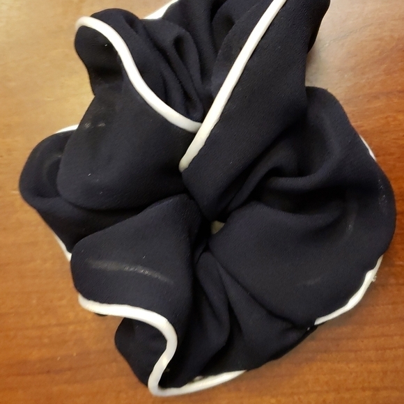 Hair Scruncies and Combs Assorted Colors and Size Bundle of 10 - Picture 8 of 12